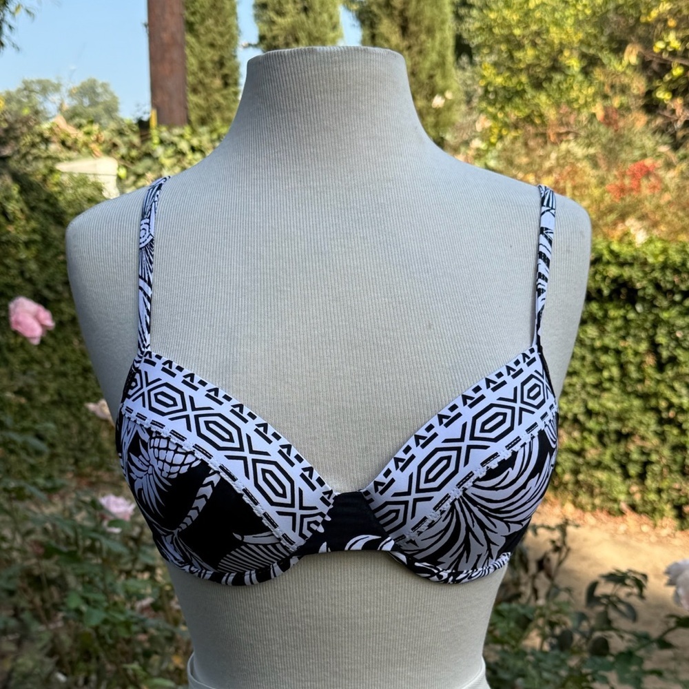 NWOT Bleu Rod Beattie Bikini Top - size 6